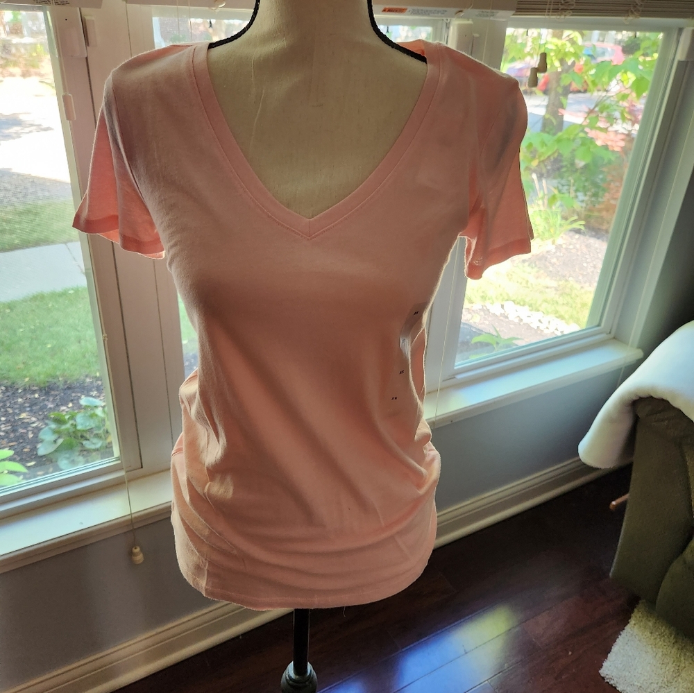 2 GAP V neck Tees